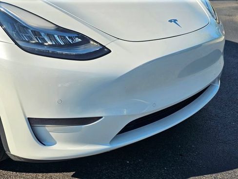 Used 2021 Tesla Model Y Long Range AWD/4WD image 3