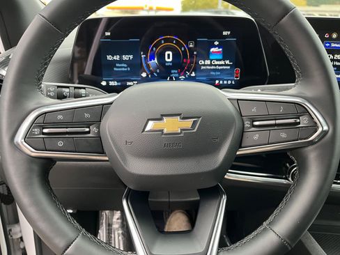 Used 2025 Chevrolet Equinox LT image 28