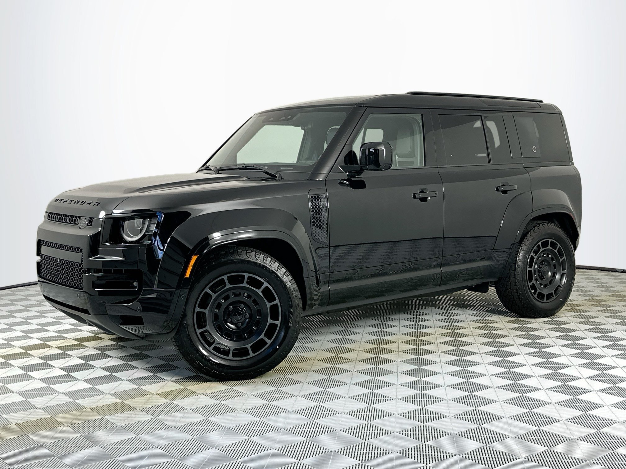 New 2026 Land Rover Defender 110 OCTA AWD/4WD image 1