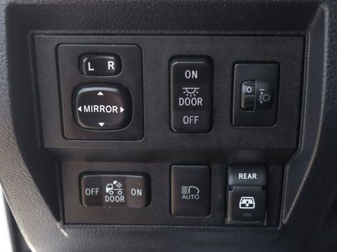 Used 2018 Toyota Tundra SR5 w/ TRD Sport Package AWD/4WD image 20