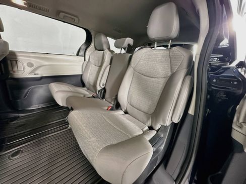 Used 2024 Toyota Sienna LE AWD/4WD image 23