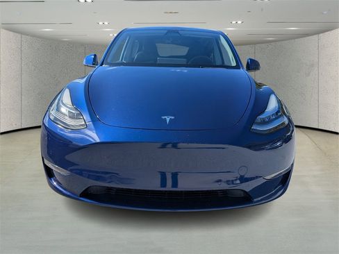 Used 2022 Tesla Model Y Long Range image 8