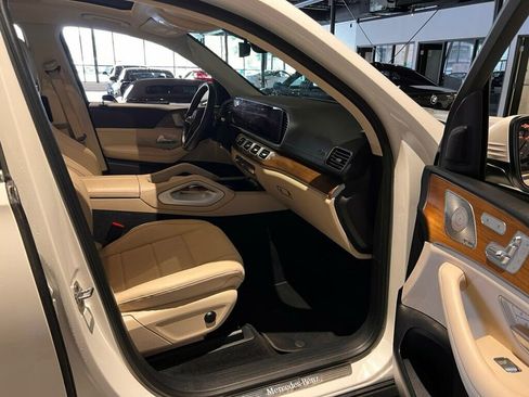 Used 2024 Mercedes-Benz GLS 450 4MATIC image 16