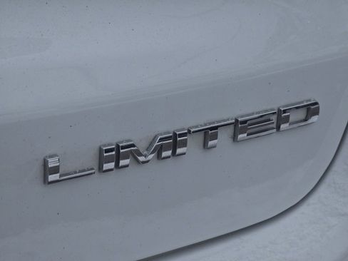 Used 2023 Jeep Compass Limited image 19