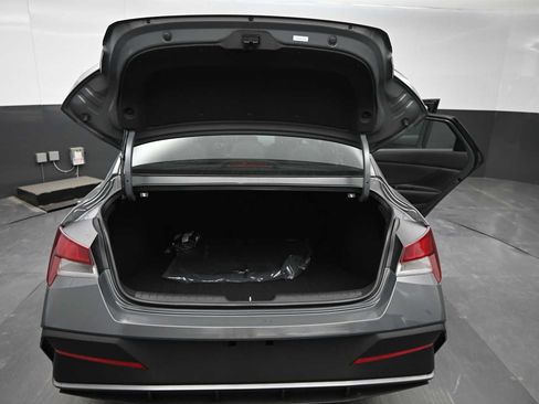 New 2026 Hyundai Elantra SEL Sport FWD image 13