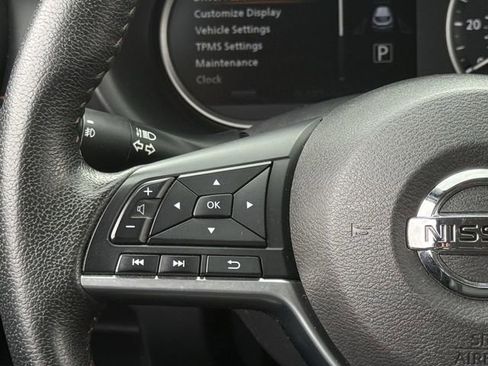 Used 2019 Nissan Kicks SR w/ SR Premium Package FWD image 14