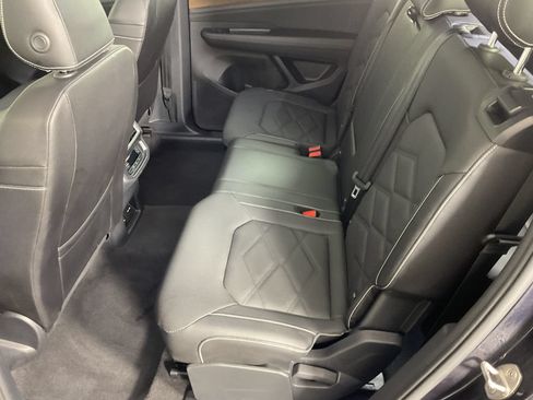 Used 2025 Volkswagen Atlas SE AWD/4WD image 13