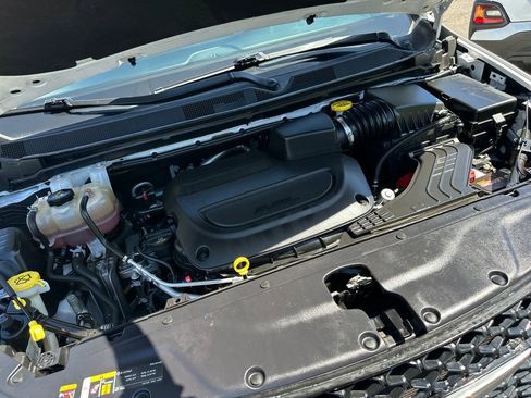 Used 2022 Chrysler Pacifica Touring-L FWD image 21