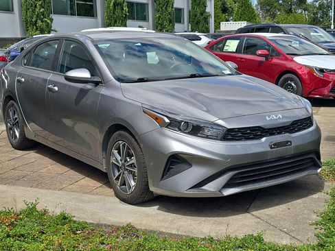 Used 2024 Kia Forte LXS FWD image 2