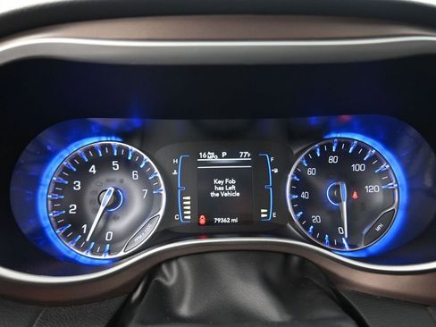 Used 2022 Chrysler Voyager LX image 9