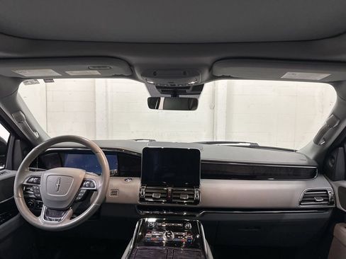 Used 2019 Lincoln Navigator Reserve AWD/4WD image 56