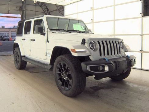 Used 2022 Jeep Wrangler Unlimited Sahara w/ Cold Weather Group image 3