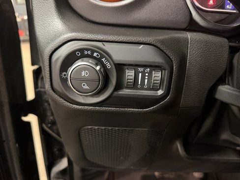 Used 2022 Jeep Gladiator Mojave AWD/4WD image 28