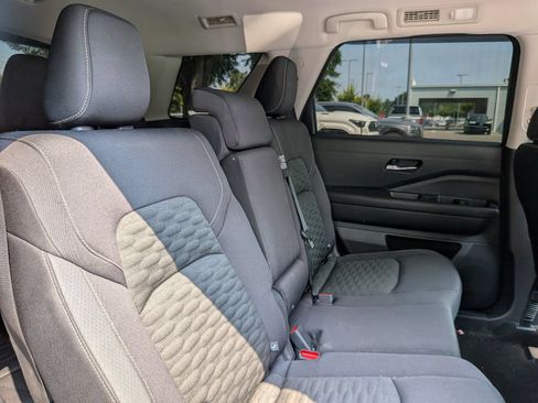 Used 2022 Nissan Pathfinder SV AWD/4WD image 33