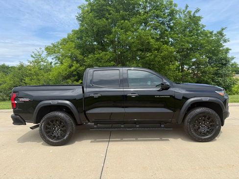 Used 2024 Chevrolet Colorado Trail Boss w/ Technology Package AWD/4WD image 2