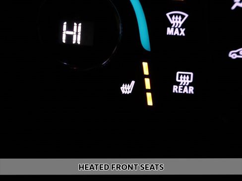 Used 2023 Chevrolet Traverse LT w/ Rear Camera Mirror Package image 11