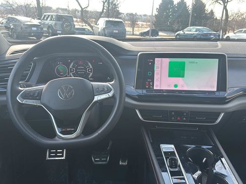 Used 2025 Volkswagen Atlas Peak Edition SE image 13