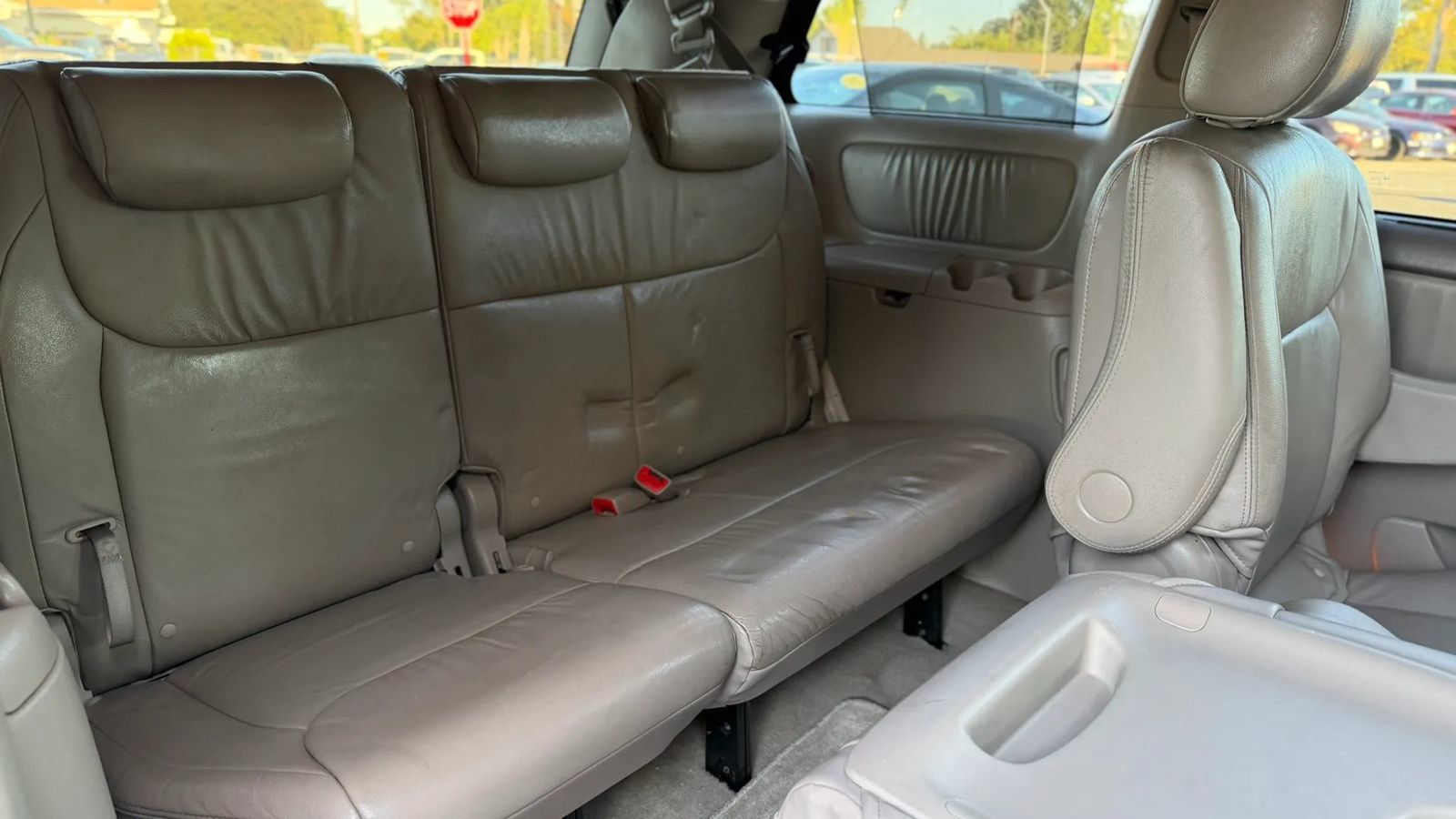 Used 2008 Toyota Sienna XLE w/ Towing Prep Pkg FWD image 16