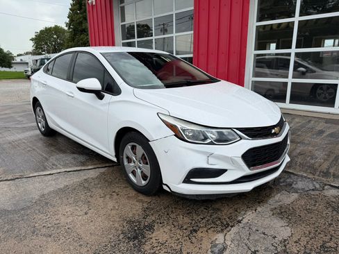 Used 2018 Chevrolet Cruze LS FWD image 2
