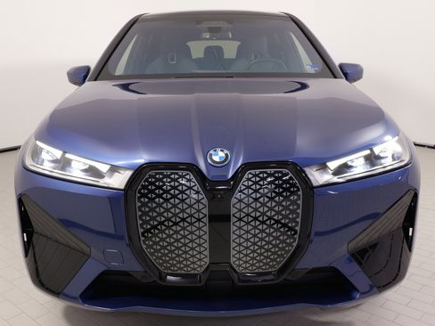 Used 2024 BMW iX xDrive50 w/ Premium Package image 5