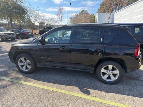 Used 2017 Jeep Compass Latitude image 34