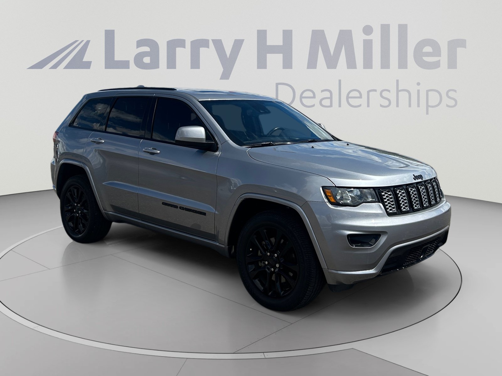 Used 2021 Jeep Grand Cherokee Laredo X AWD/4WD image 7