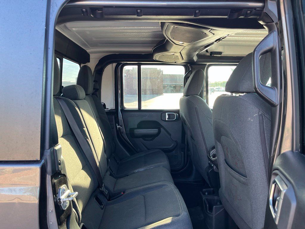 Used 2024 Jeep Gladiator Sport AWD/4WD image 16