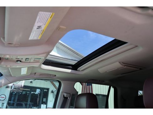 Used 2015 Chevrolet Tahoe LTZ RWD image 19
