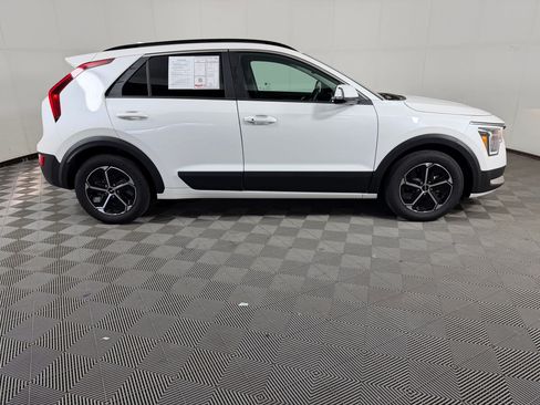 Used 2024 Kia Niro EX w/ EX Cold Weather Package FWD image 8