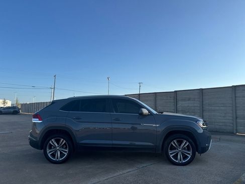 Used 2020 Volkswagen Atlas Cross Sport SE w/ Panoramic Sunroof Package FWD image 24