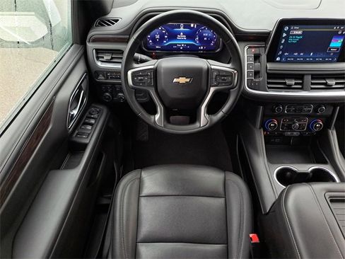 Used 2023 Chevrolet Suburban LT image 11