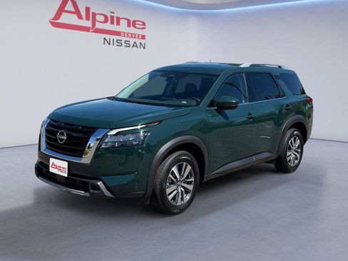 Used 2025 Nissan Pathfinder SL AWD/4WD image 1
