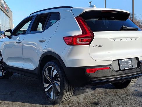 Certified 2025 Volvo XC40 B5 Plus image 4