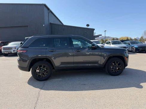 New 2026 Jeep Grand Cherokee Altitude AWD/4WD image 33