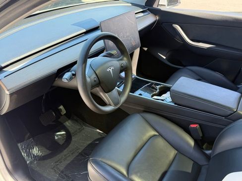 Used 2021 Tesla Model Y Long Range image 24