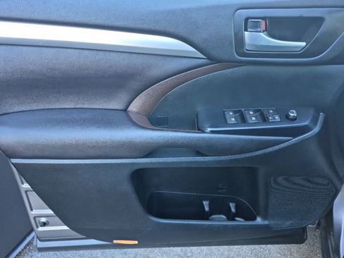 Used 2016 Toyota Highlander XLE AWD/4WD image 16