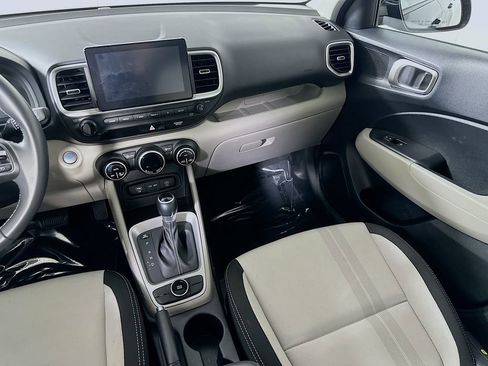Used 2025 Hyundai Venue SEL FWD image 19