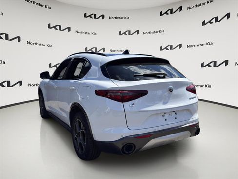Used 2022 Alfa Romeo Stelvio Ti image 5