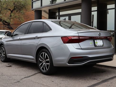 Used 2025 Volkswagen Jetta SE FWD image 9