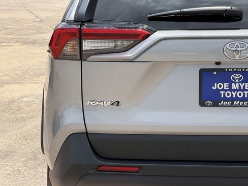 Used 2025 Toyota RAV4 XLE FWD image 10