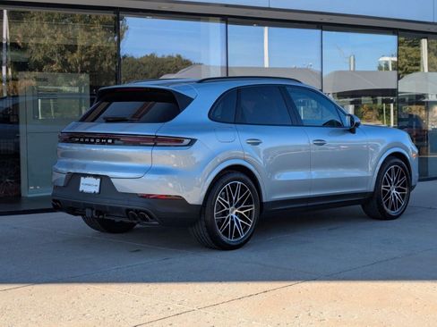 Certified 2026 Porsche Cayenne AWD/4WD image 9