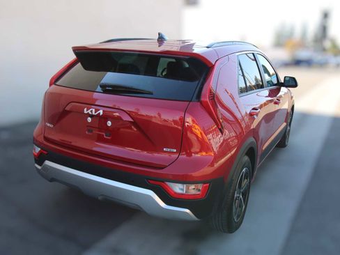 Used 2023 Kia Niro EX image 5