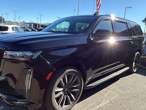 Used 2024 Cadillac Escalade ESV Sport w/ Touring Package image 3