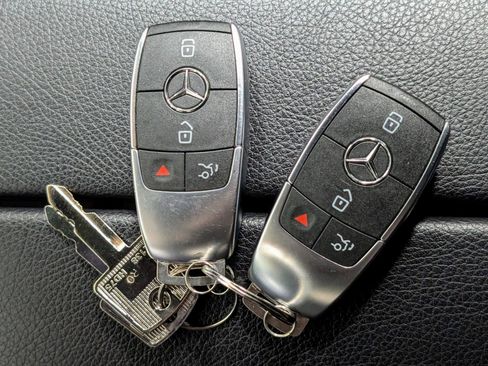 Used 2023 Mercedes-Benz GLB 250 4MATIC image 42