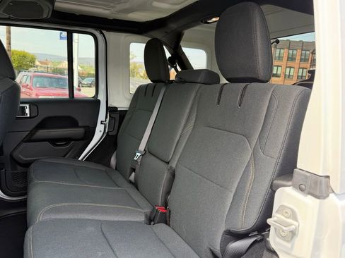 Used 2025 Jeep Wrangler Unlimited Sahara AWD/4WD image 18