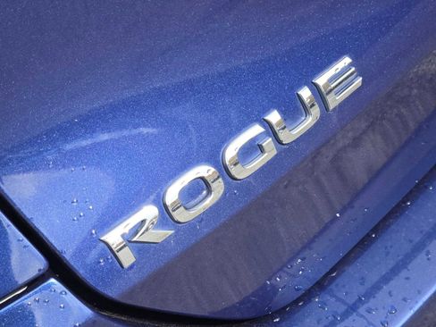 Used 2018 Nissan Rogue SV FWD image 12