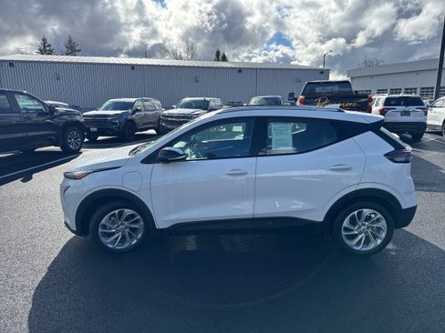Used 2022 Chevrolet Bolt EUV LT w/ Comfort Package image 23