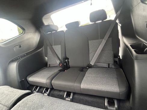 Used 2025 GMC Acadia Elevation image 23