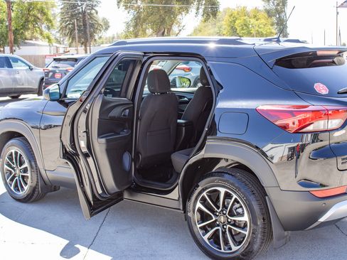 Used 2025 Chevrolet TrailBlazer LT w/ Convenience Package AWD/4WD image 12