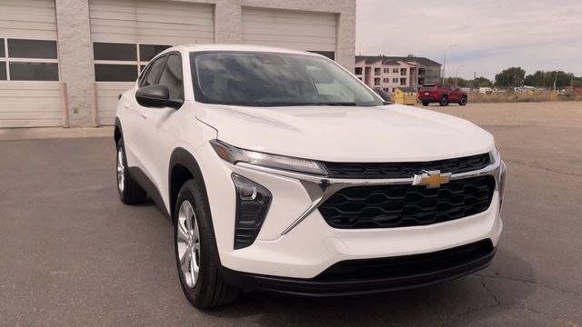 Used 2026 Chevrolet Trax LS FWD image 4